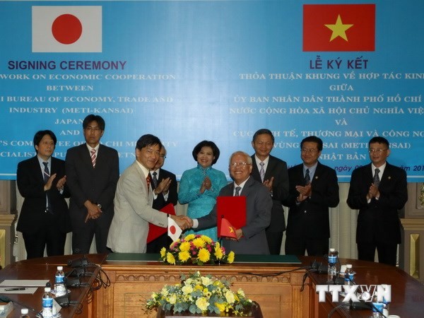 Signing ceremony (Photo: VNA) Signing ceremony (Photo: VNA)